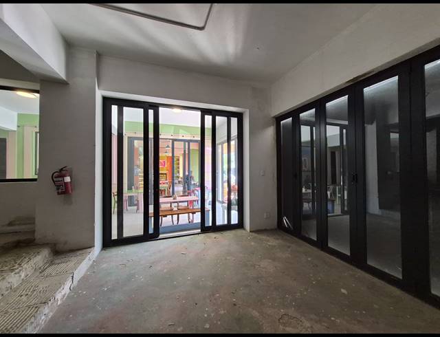 180M² RESTAURANT TO LET IN MELVILLE